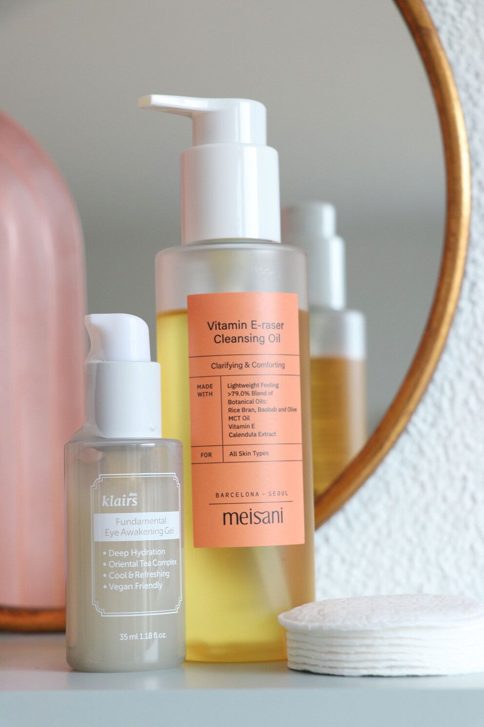 Meisani’s cleansing oil gently removes make-up, sebum, dirt and impurities from your skin. The Klairs Fundamental Eye Awakening Gel, on the other hand, freshens up your eyes.