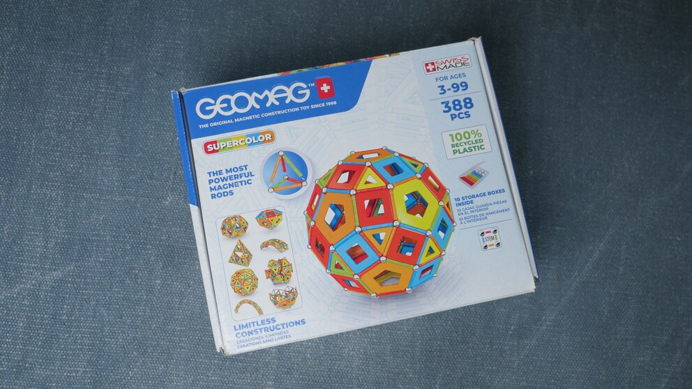 The Super Color Panels Master Box – and nobody in sight who wants to play with it.