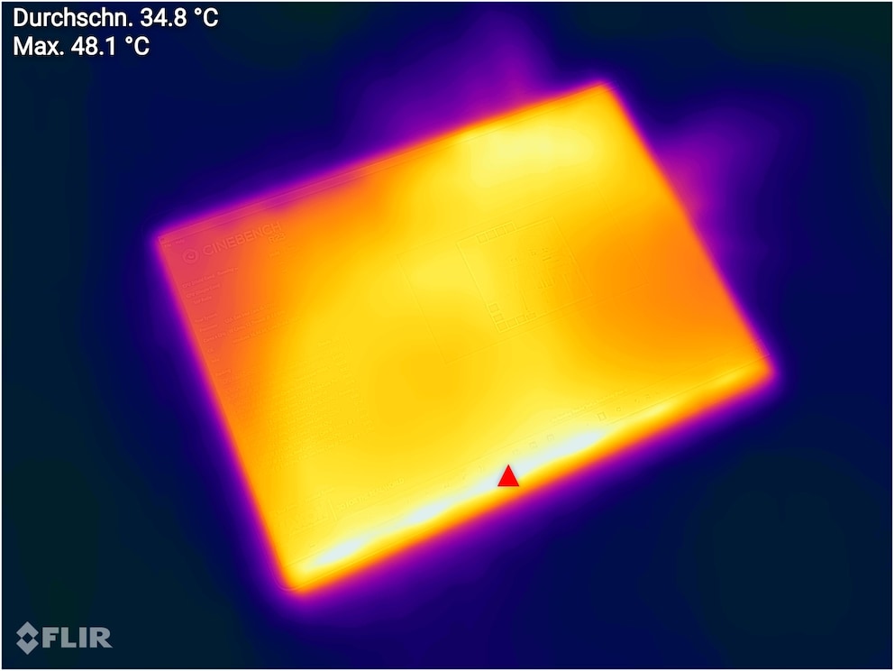 Dopo nove minuti di test Cinebench multi-core il case raggiunge i 48,1 °C nel punto più caldo.