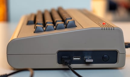 I dati sono trasferiti al C64 Maxi tramite chiavetta USB