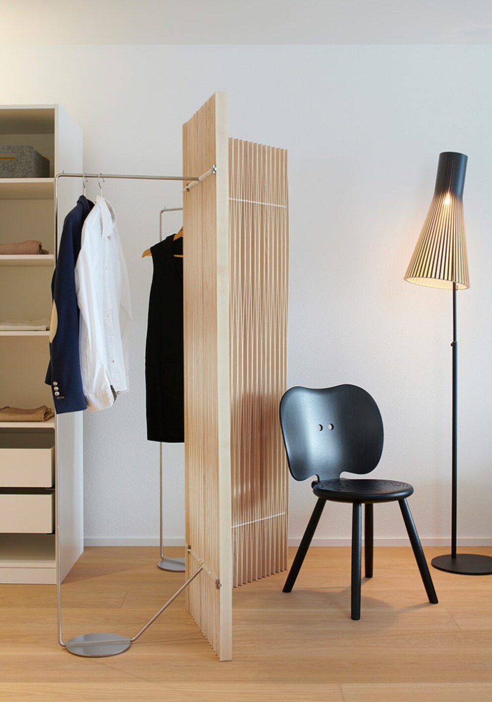 Dimensioni: 145 x 55 x 186 cm | Materiale: cenere | Foto: Röthlisberger