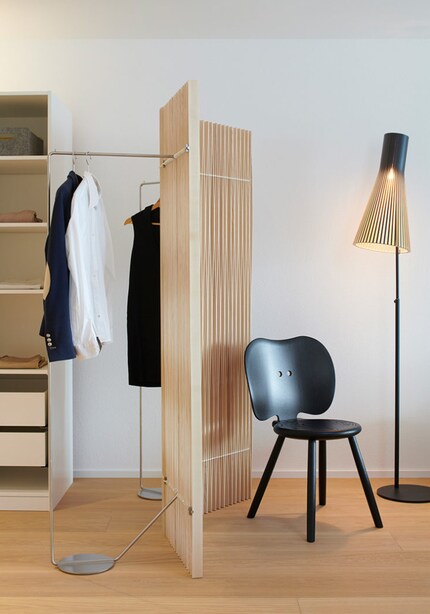 Dimensions : 145 x 55 x 186 cm | Matériau : frêne | Photo : Röthlisberger