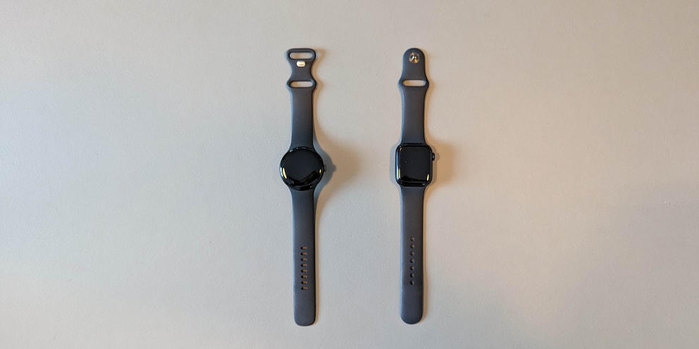 Avec l’écran éteint, les deux montres ne payent pas de mine. À gauche la montre de Google, à droite celle d’Apple.