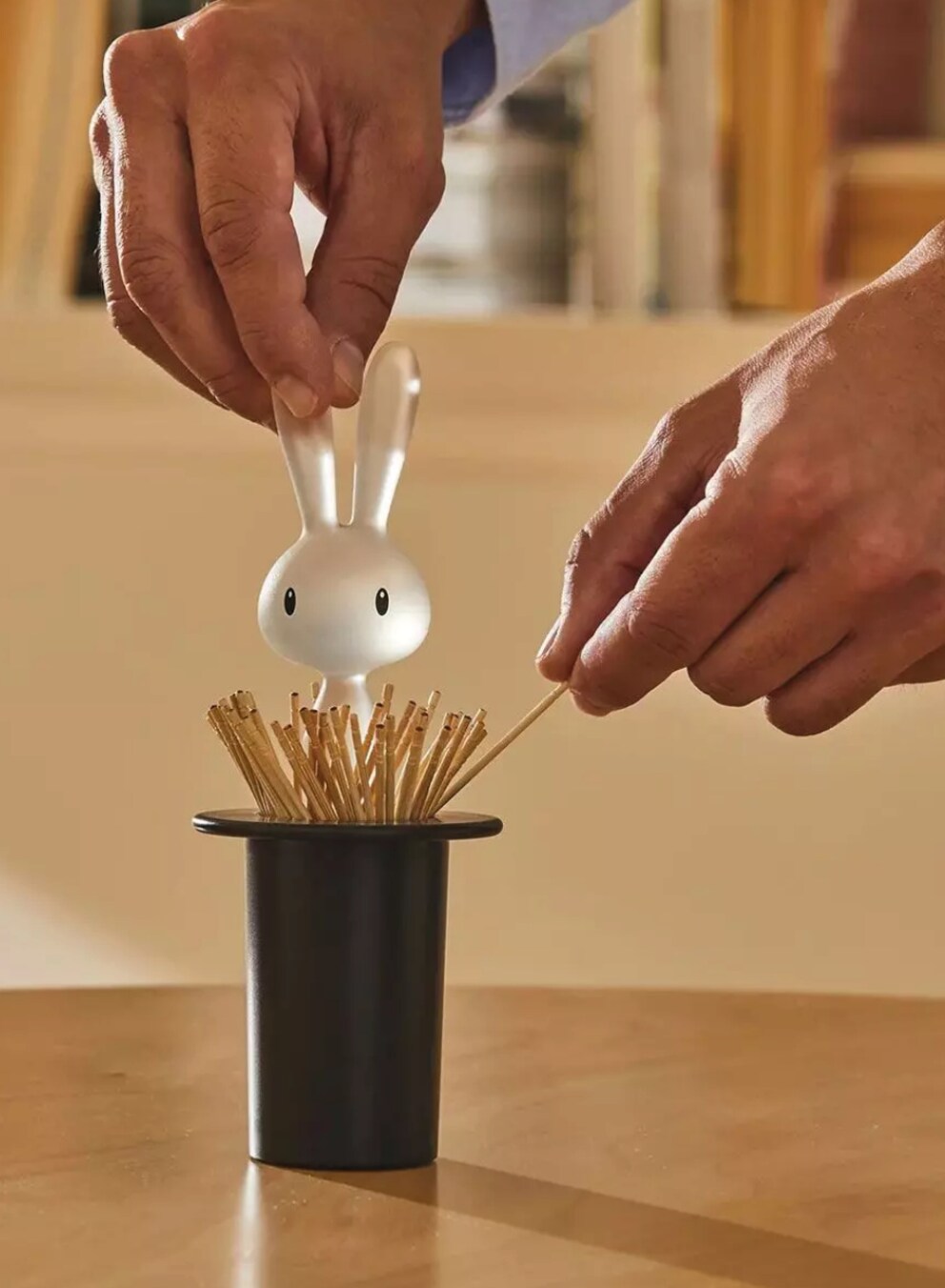 Hier reicht dir «Magic Bunny» die Zahnstocher. 