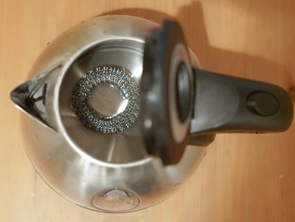 Kessy in my descaled kettle.