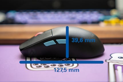 Les dimensions de l’Asus ROG Harpe Ace Aim Lab Edition vue de côté.