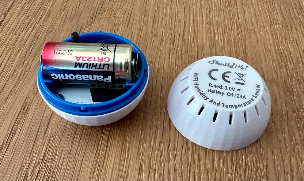 Le capteur mesure l’humidité et la température et établit une connexion wifi avec l’aérotherme.