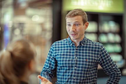 Dyson-Ingenieur Ayrton Peel gewährt mir einen Blick hinter die Kulissen der Produktentwicklung.