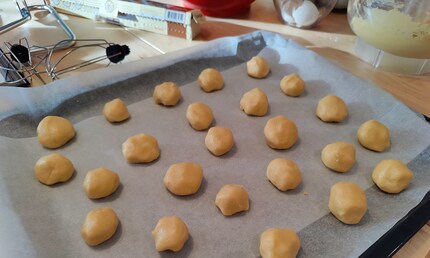 A tip from the recipe book: don’t stir the chocolate chips into the dough beforehand...