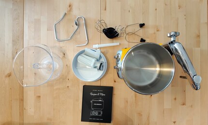 You can make dough for bread or pastry with the Ankarsrum Assistent’s attachments.