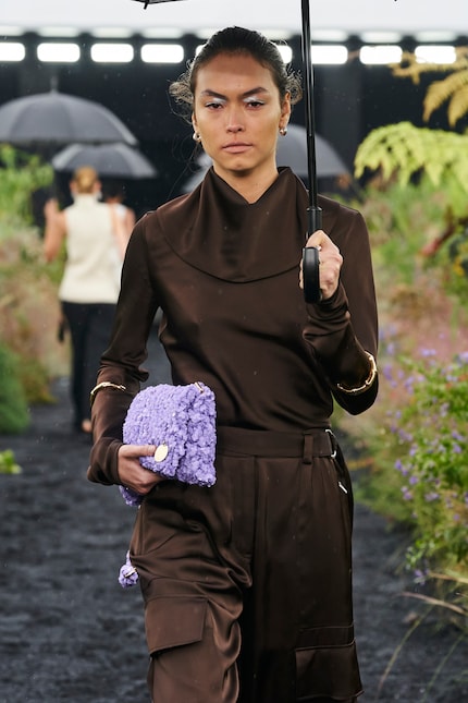 Jil Sander bleibt auch in Sachen Armreif gewohnt simpel, aber effektvoll.