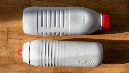 Für Milch solltest du die Keego-Flasche nicht verwenden, auch wenn in diesem Fall latente Verwechslungsgefahr besteht. Zumindest rät der Hersteller davon ab, da Kappe und Mundstück schwer vom Fett zu reinigen sind.