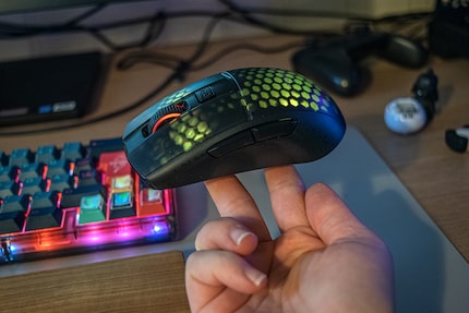 Questo mouse da gioco è piacevolmente leggero e dispone di sei pulsanti.