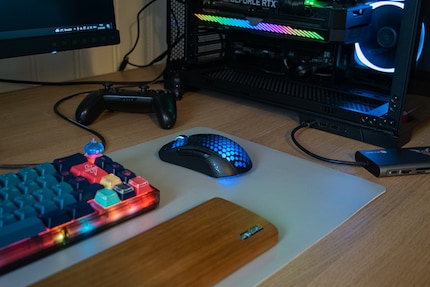  Il Roccat Burst Pro Air fa una bella figura sulla mia scrivania.