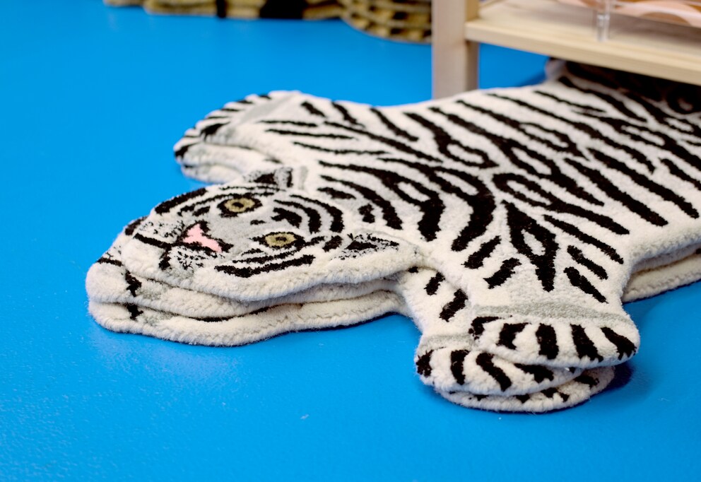 La tigre di nome «Snow Tiger» è un'affermazione di stile, soprattutto se posizionata all'ingresso di una stanza.