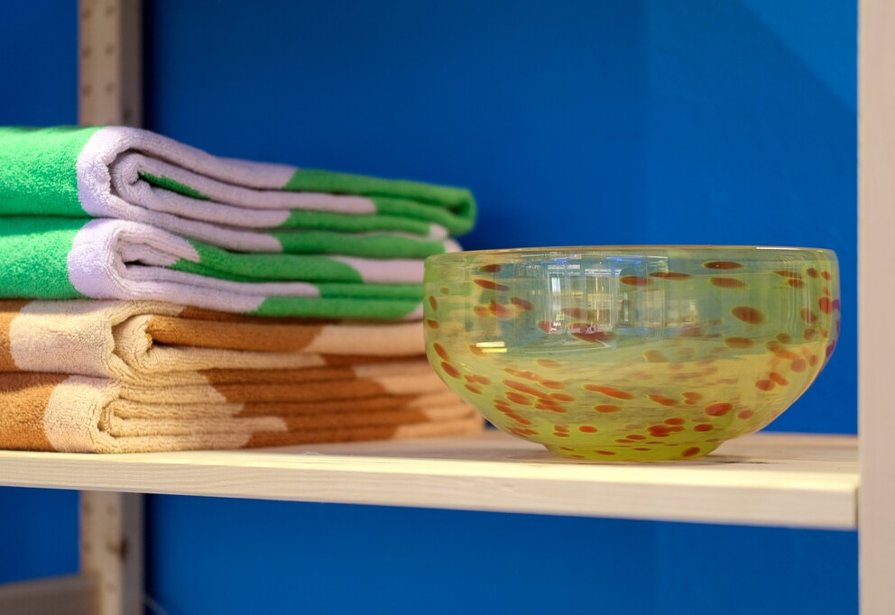 Questi oggetti sono realizzati a mano a Maiorca con metodi tradizionali di soffiatura del vetro.