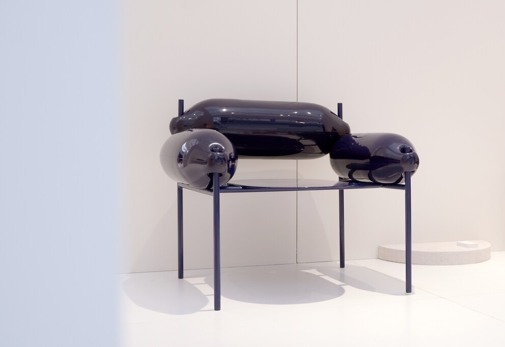 Ruft Sommergefühle hervor: Die Kissen vom Sessel «Drift Chair» werden wie ballonartige Fender aufgepustet.
