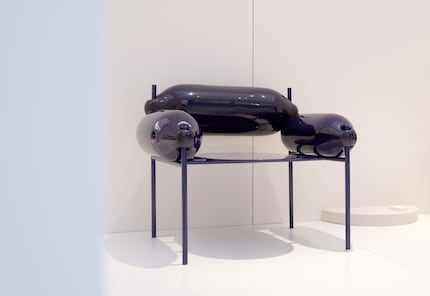 Evoca sensazioni estive: i cuscini della poltrona «Drift Chair» sono gonfiati come parabordi simili a palloncini.