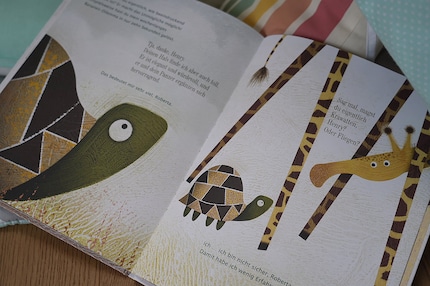 La tortue Henry et la girafe Roberta se retrouvent grâce à leur cou - et leur mécontentement.