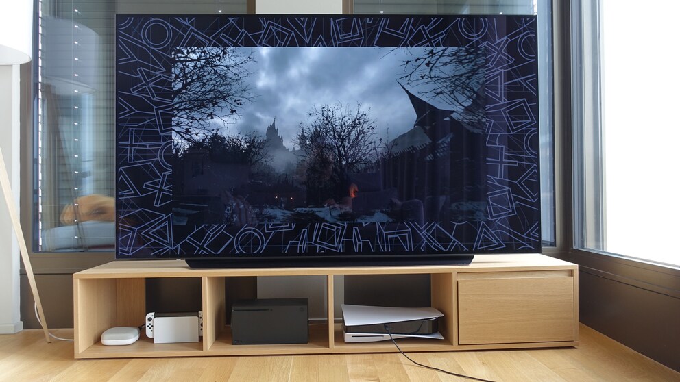 I simboli PlayStation aiutano le fotocamere del visore a tracciare l'ambiente circostante.