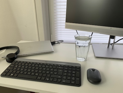Mon verre d’eau est à portée de main et me rappelle de boire régulièrement.