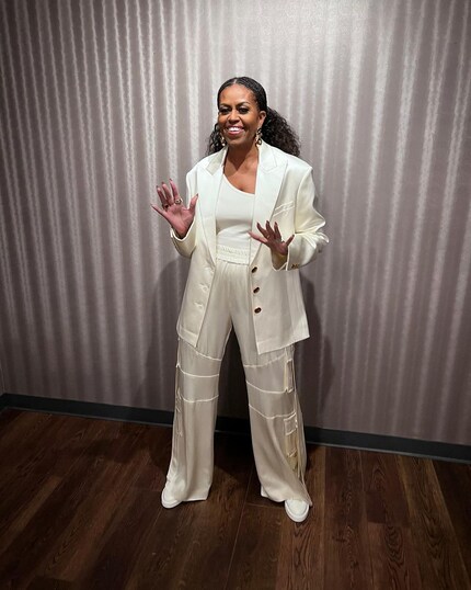 Michelle Obama dans un deux-pièces soyeux de Balmain.