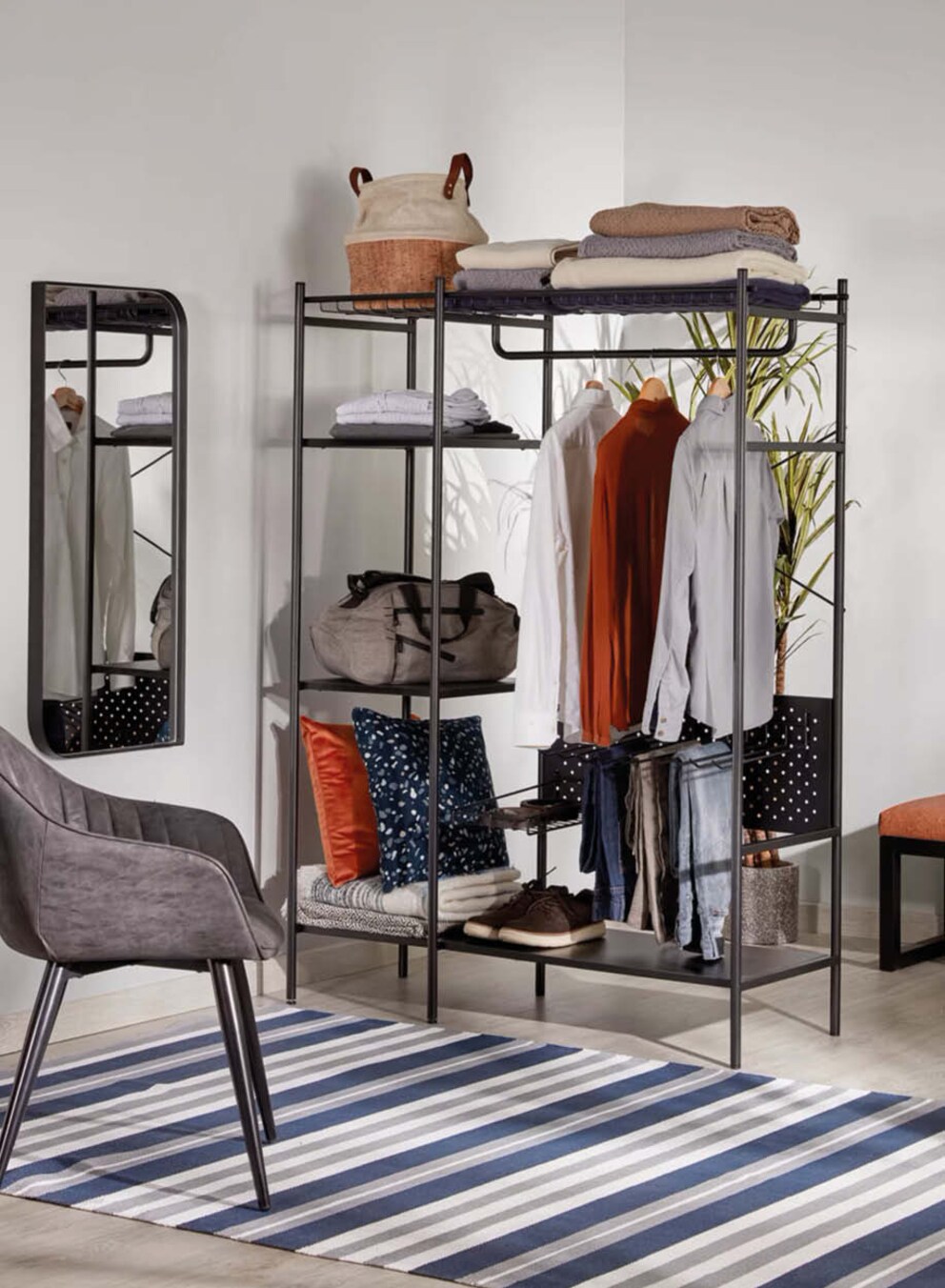 Dimensions : 45 x 120 x 182 cm | Matériau : acier | Photo : Kave Home