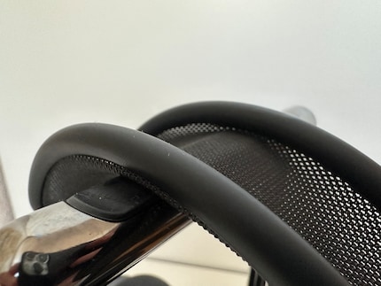 The AirPods Pro Max rest entirely on the mesh.