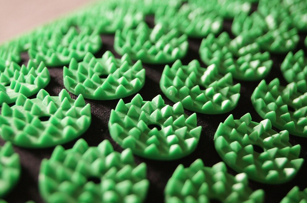 The spines of the Quick Aid mat appear tamer ... 
