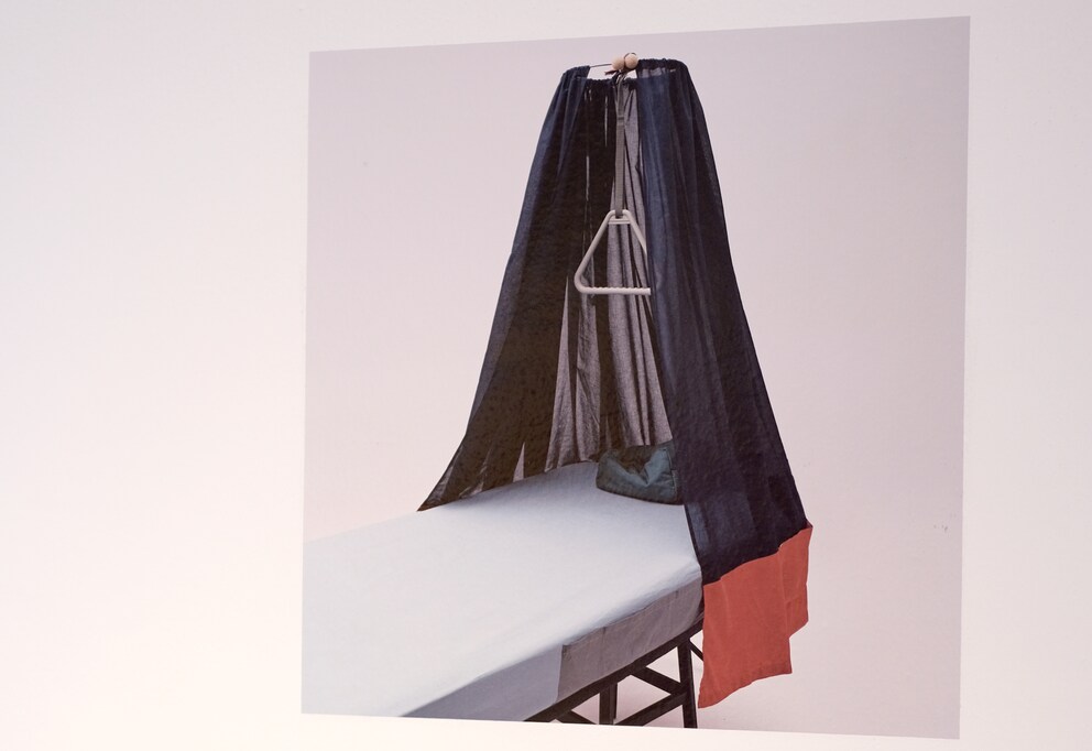 Once installed on the bed, the canopy becomes a private relaxation room.