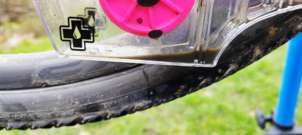 The chain ends up clean regardless. That’s how much dirt was on it.