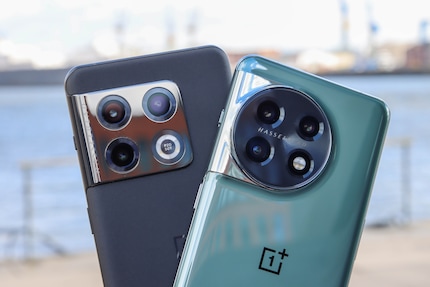 Visivamente, il OnePlus 10 Pro (a sinistra) e il OnePlus 11 sono diversi, ma le differenze nelle specifiche sono troppo poche.