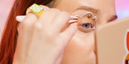 After hardening, they can be attached to the face with eyelash glue.