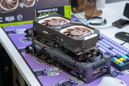 L’ASUS GeForce RTX 4080 Noctua OC Edition est plus épaisse, mais aussi plus courte que l’ASUS TUF Gaming GeForce RTX 4080 OC Edition.