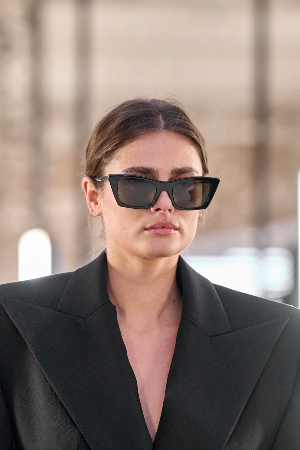 Schwarze eckige Cateyes wie diese aus der Sommerkollektion '23 von Alexandre Vauthier wirken besonders stilvoll.