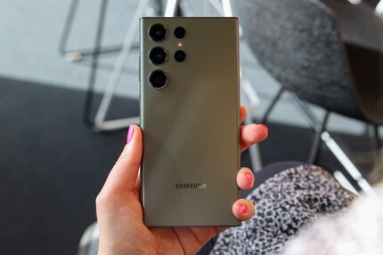 Looking at the back, it’s hard to tell the S23 Ultra apart from its predecessor.