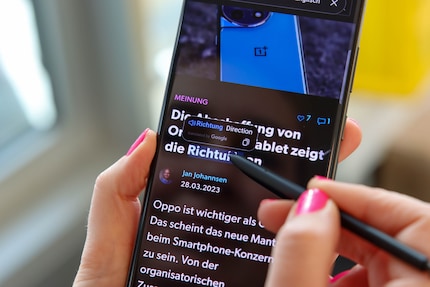 Thanks to Air View, all you need to do is hold the S Pen over a word to see a translation.