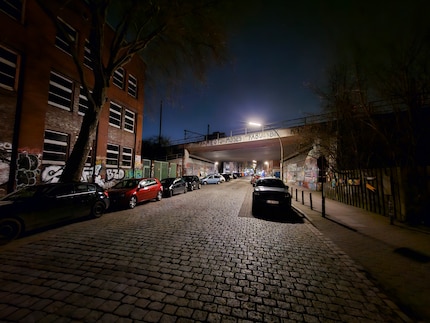 Night mode on the wide-angle camera at night.