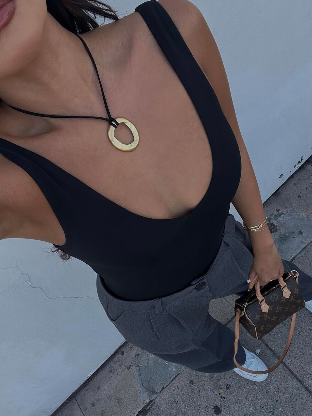 Le pendentif de ce collier de Heaven Mayhem est fixé par une tête d’alouette.