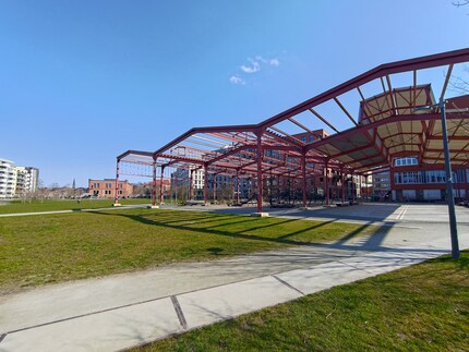 The ultra-wide-angle camera is on par with the main camera.