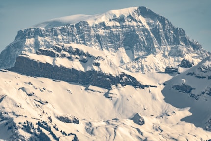 Aus über 50 Kilometern mit 900-mm-Objektiv wird der Berg nicht richtig scharf.