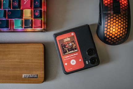 With Spotify, you can use the outdoor display as a music player.