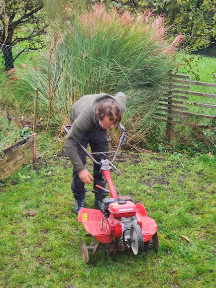 C'est parti : Dans quelques instants, je vais complètement labourer ma pelouse.