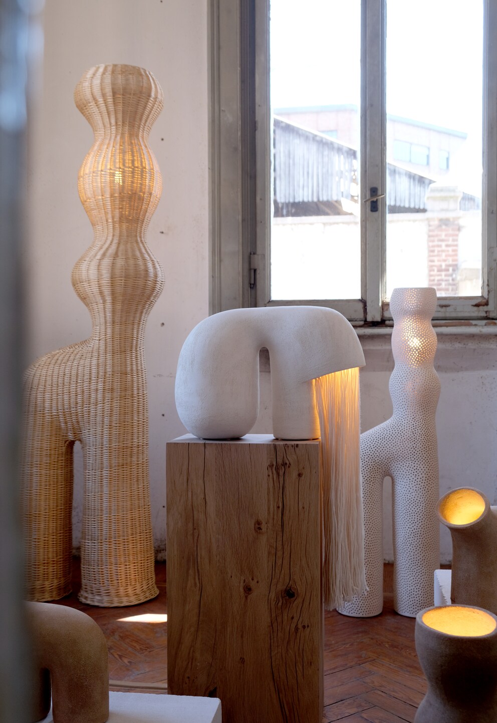 Ob Dinos oder Pflanzen – optisch rufen die skulpturalen Lampen viele Assoziationen hervor.