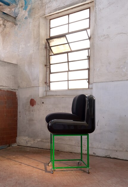 La collection de meubles est modulaire et réalisée avec le bureau de design Holloway Li.