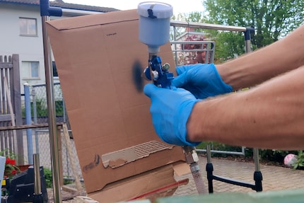 Comme la première fois, je regarde sur un carton si le Cerakote sort correctement du pistolet .