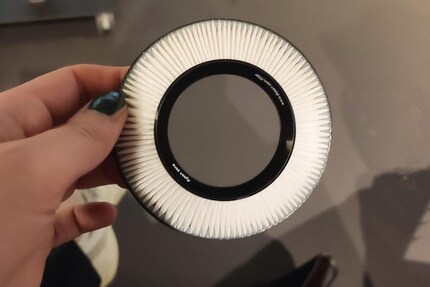 Un filtre de ce type est installé dans chaque oreillette.