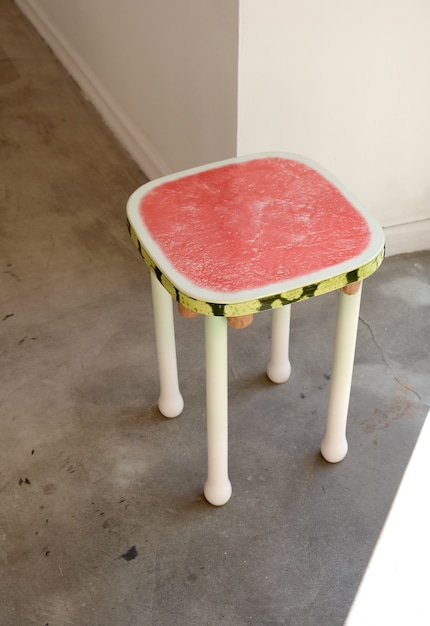 Ausser dem Hocker «Juicy Josef» sind alle Keramikfrüchte handbemalt.