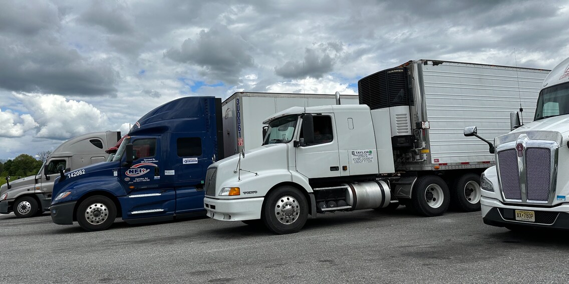 Warum eigentlich haben die Lastwagen in den USA eine so lange Schnauze? Warum eigentlich haben die Lastwagen in den USA eine so lange Schnauze?