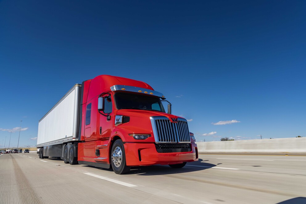 So sehen US-Trucks moderner Art aus: der Western Star 75X von Daimler Trucks.